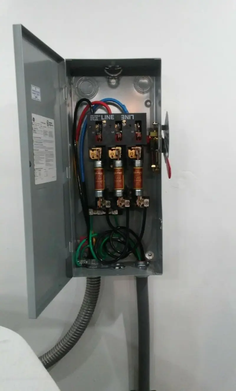 Three-phase disconnect switch installed for Smoke Detector Installation in Reserve